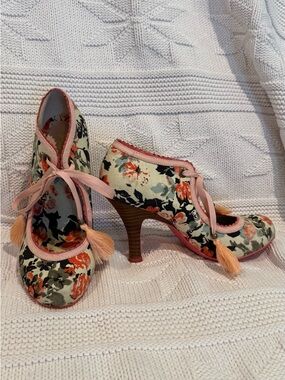Ruby Shoo Willow Floral Tassel  Heels - Pink Trim, size 4/37